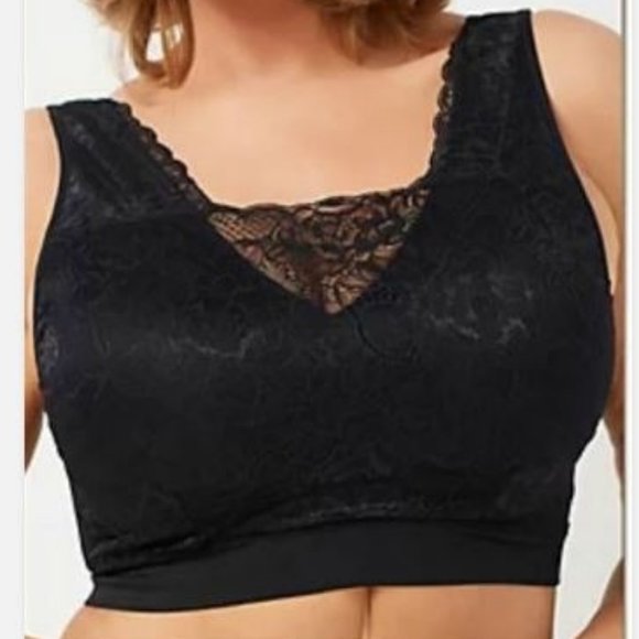 Breezies Other - Breezies Lace Seamless Cami Wirefree Bra w/ Removable Pads